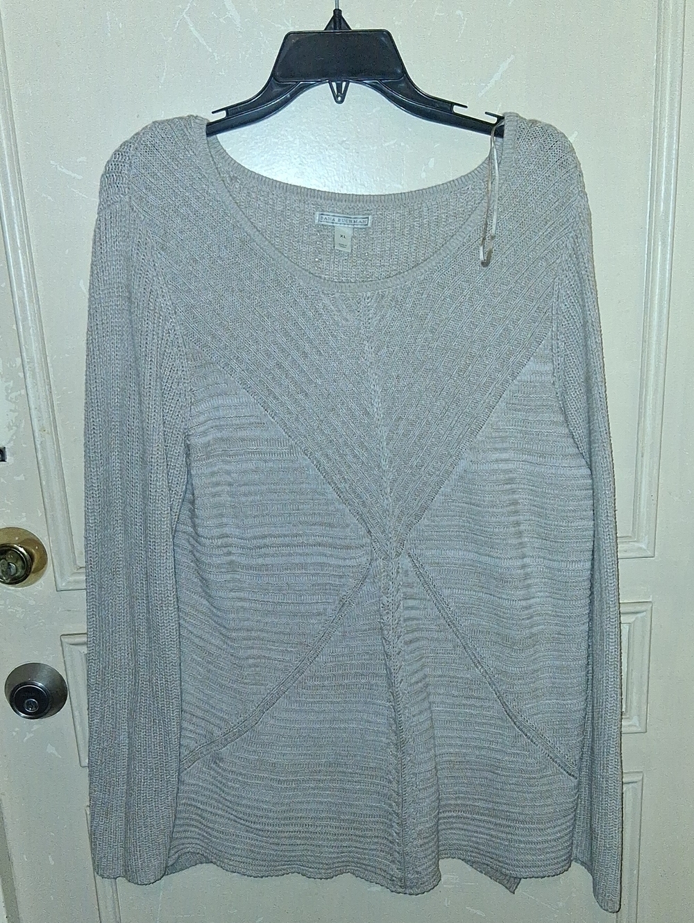 Dana Buchman Light Gray Knit Women’s Sweater - Casual Crewneck